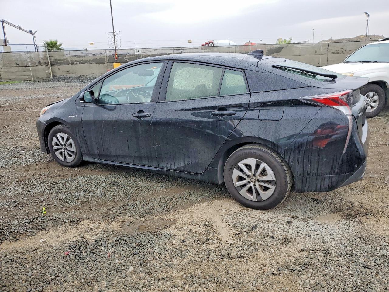 2017 TOYOTA PRIUS photo 3