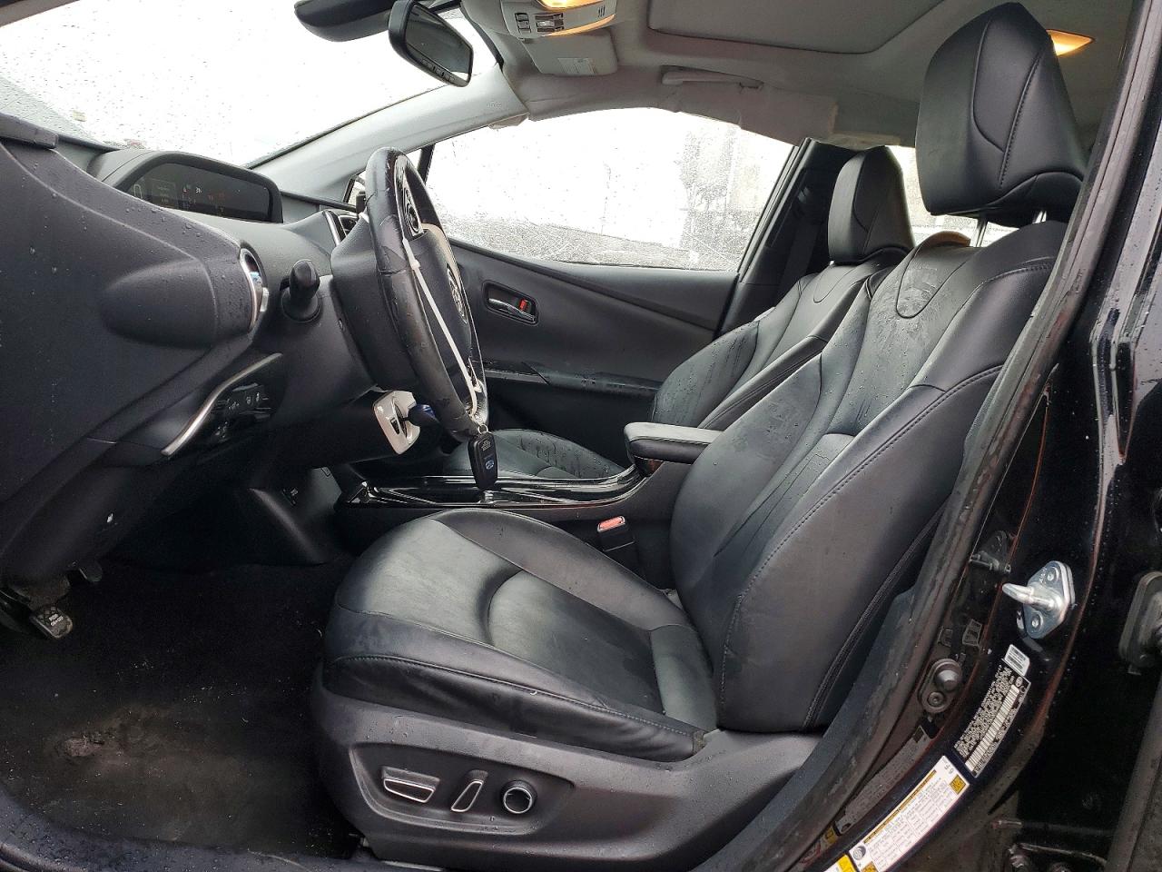 2017 TOYOTA PRIUS photo 13