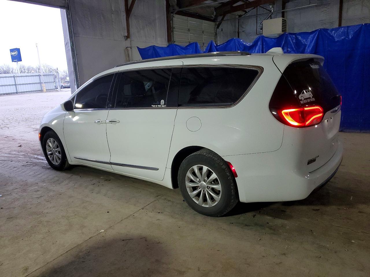 2019 CHRYSLER PACIFICA TOURING L photo 3