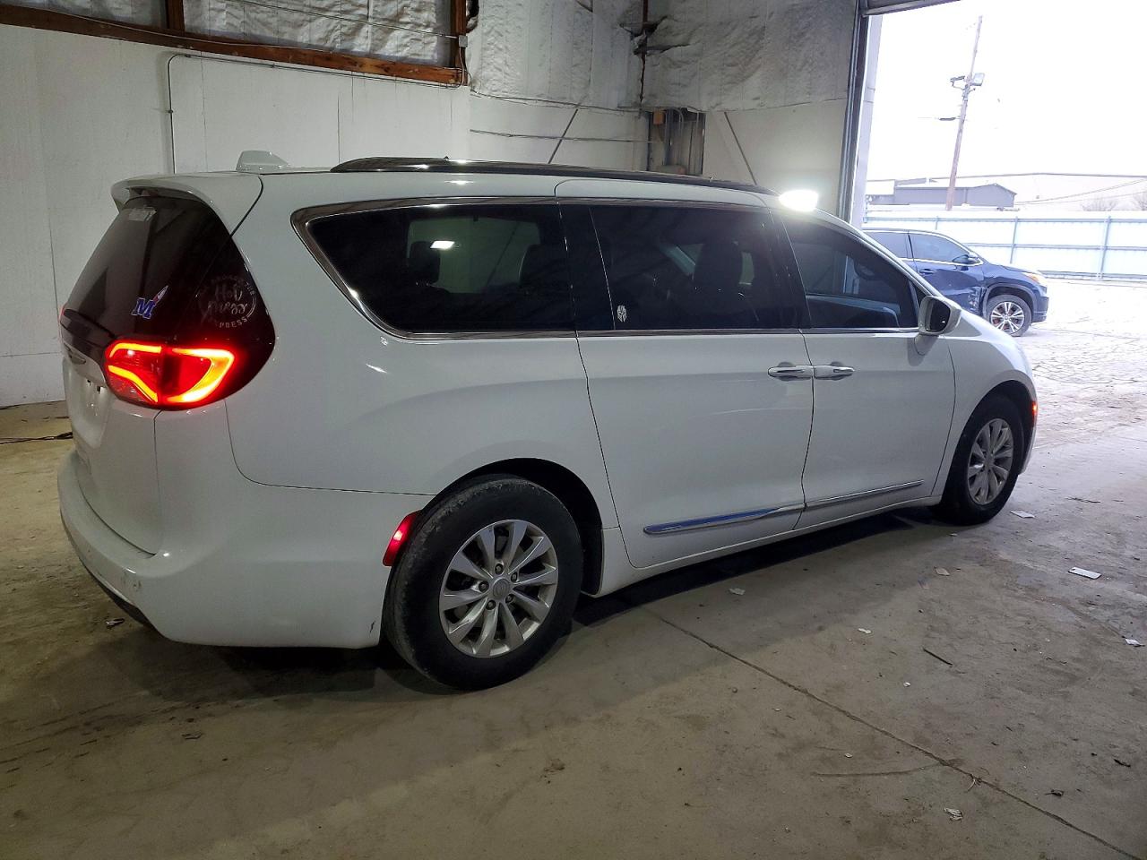 2019 CHRYSLER PACIFICA TOURING L photo 5