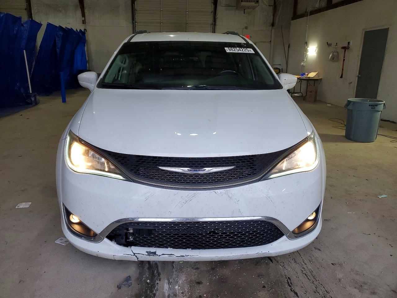 2019 CHRYSLER PACIFICA TOURING L photo 9