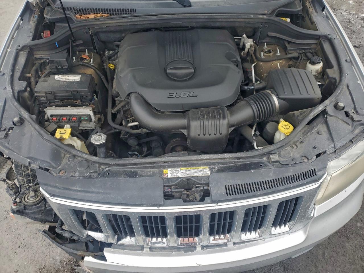 2011 JEEP GRAND CHEROKEE LAREDO photo 11