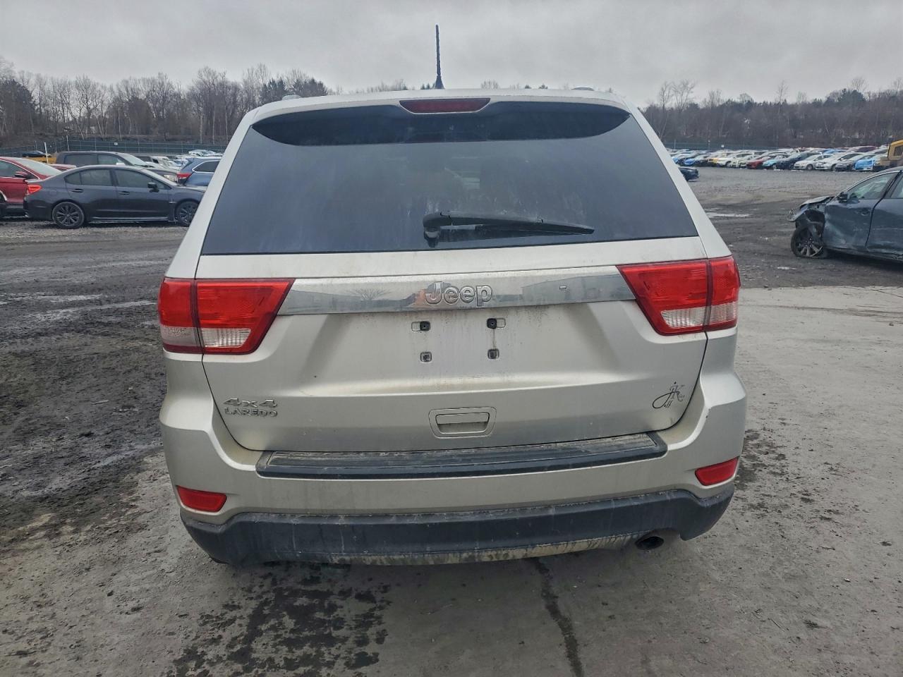 2011 JEEP GRAND CHEROKEE LAREDO photo 6