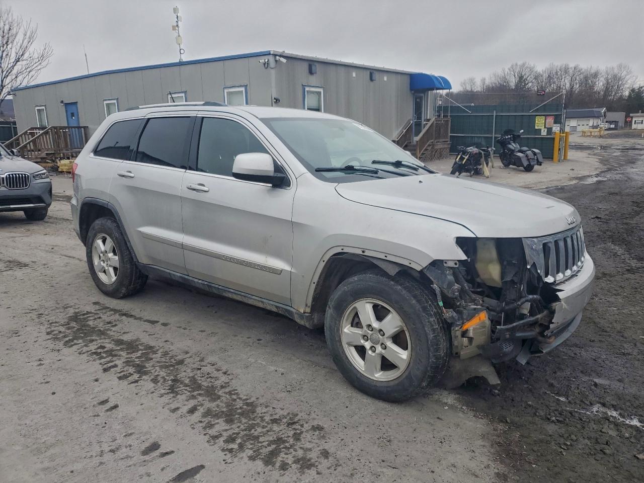 2011 JEEP GRAND CHEROKEE LAREDO photo 4