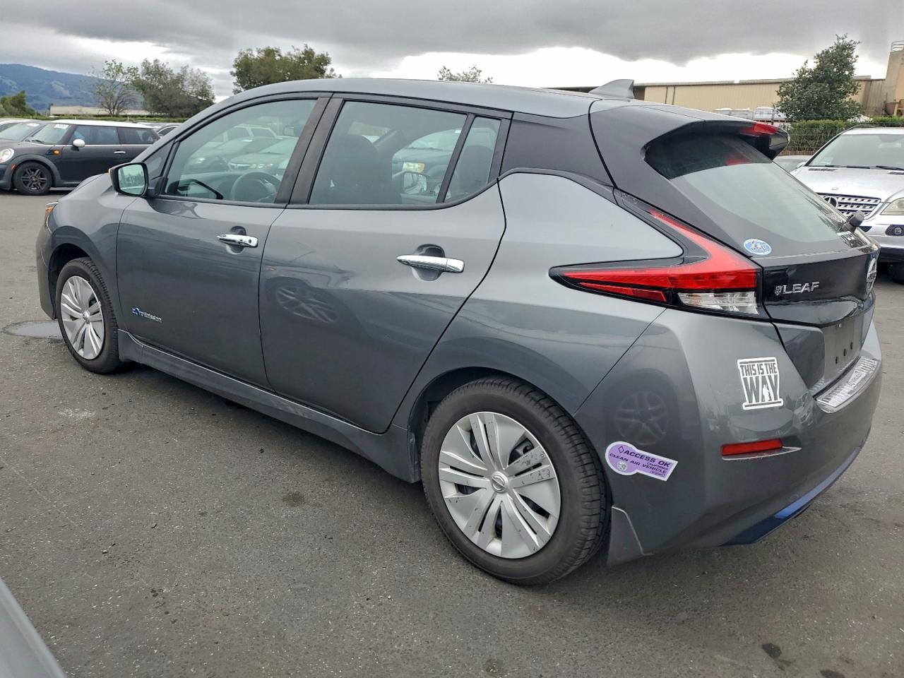 2019 NISSAN LEAF S photo 2
