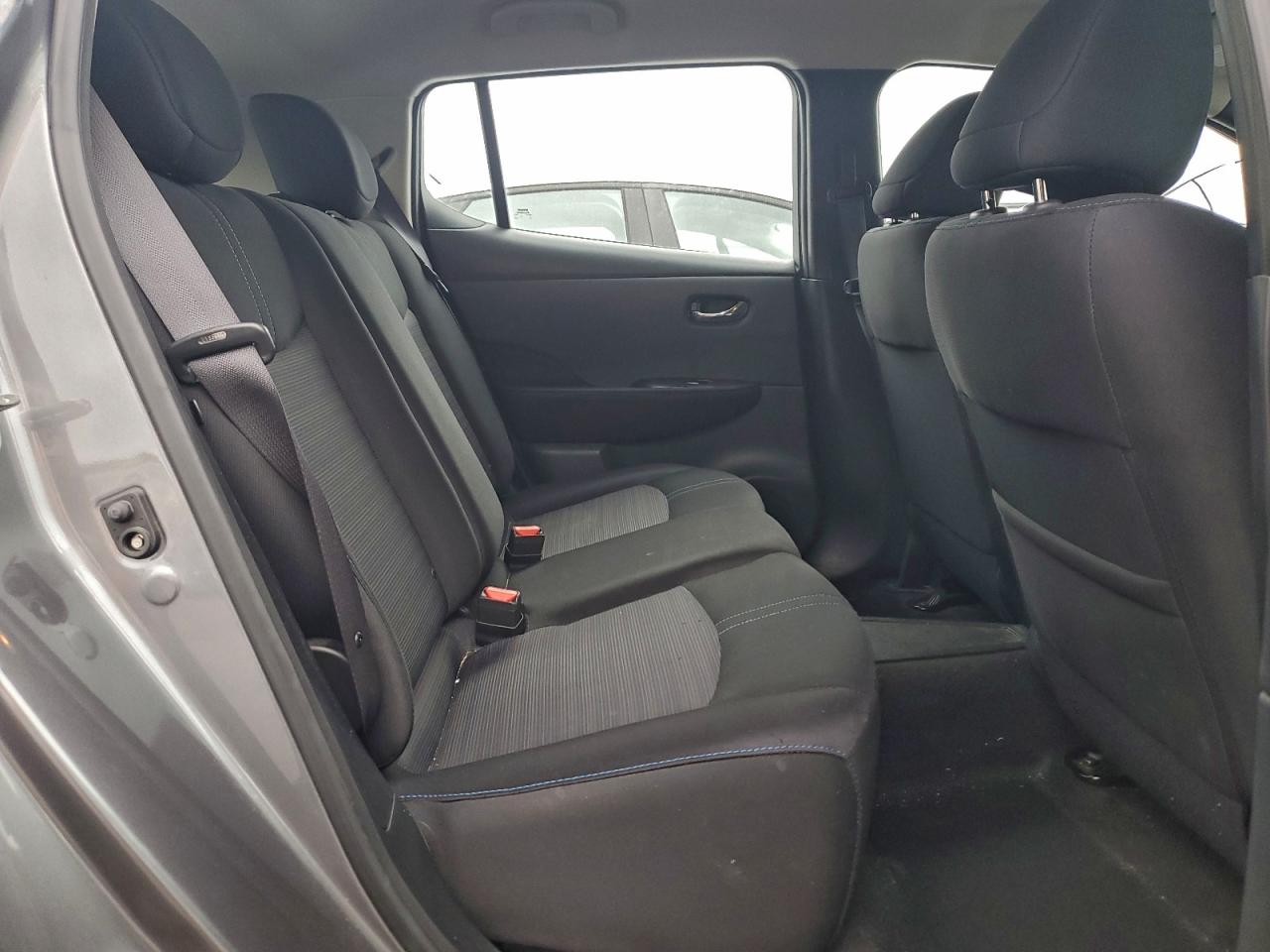 2019 NISSAN LEAF S photo 10