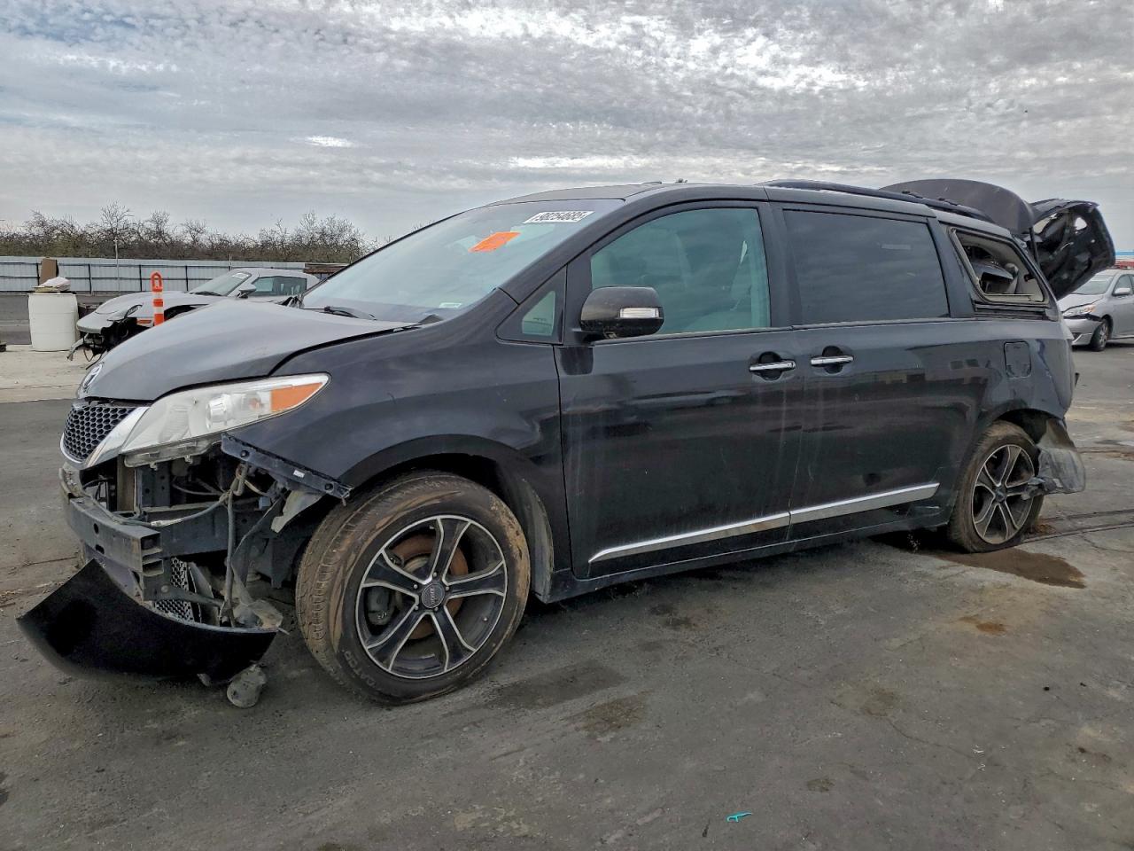 2014 TOYOTA SIENNA