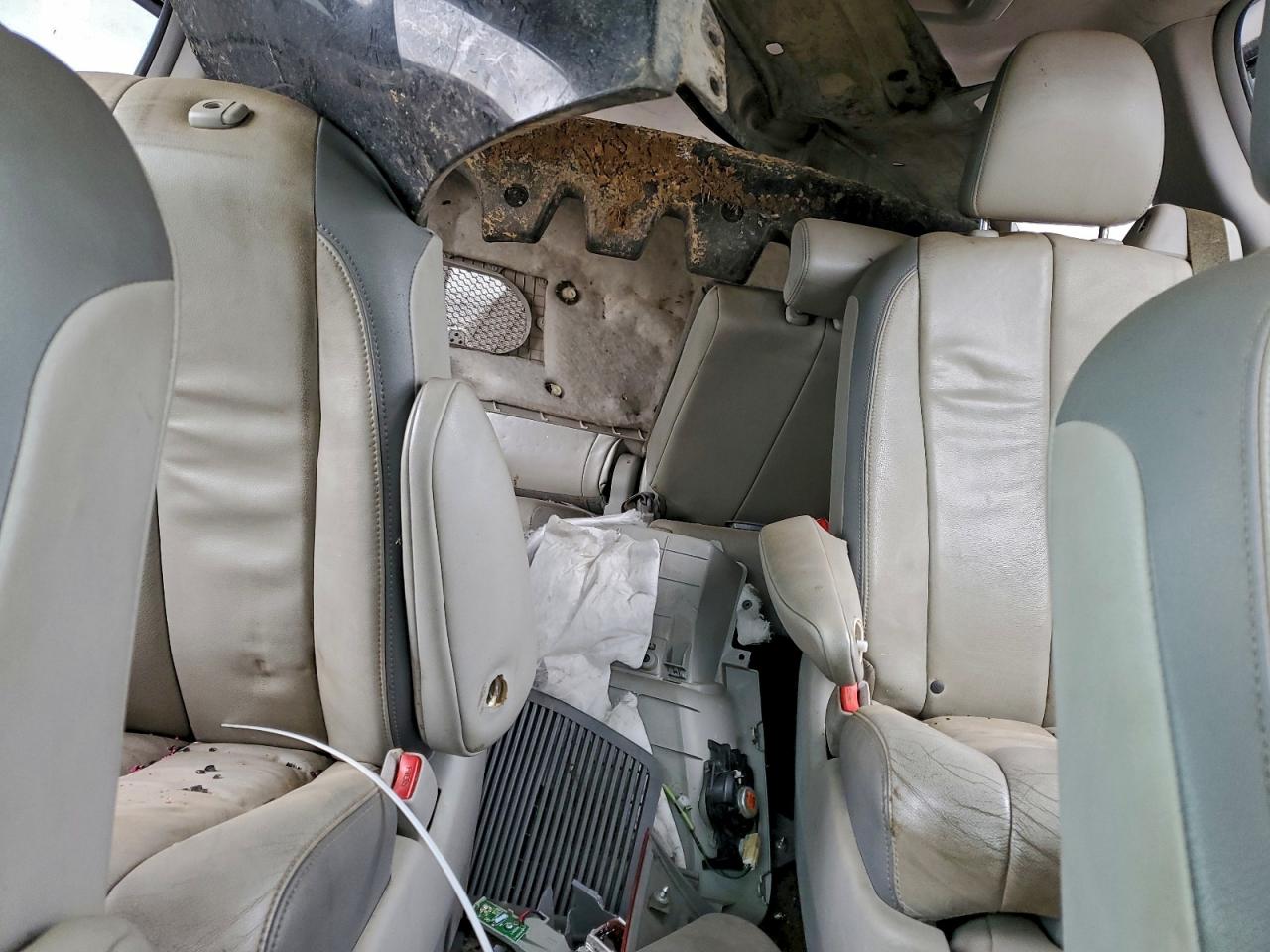 2014 TOYOTA SIENNA XLE photo 10