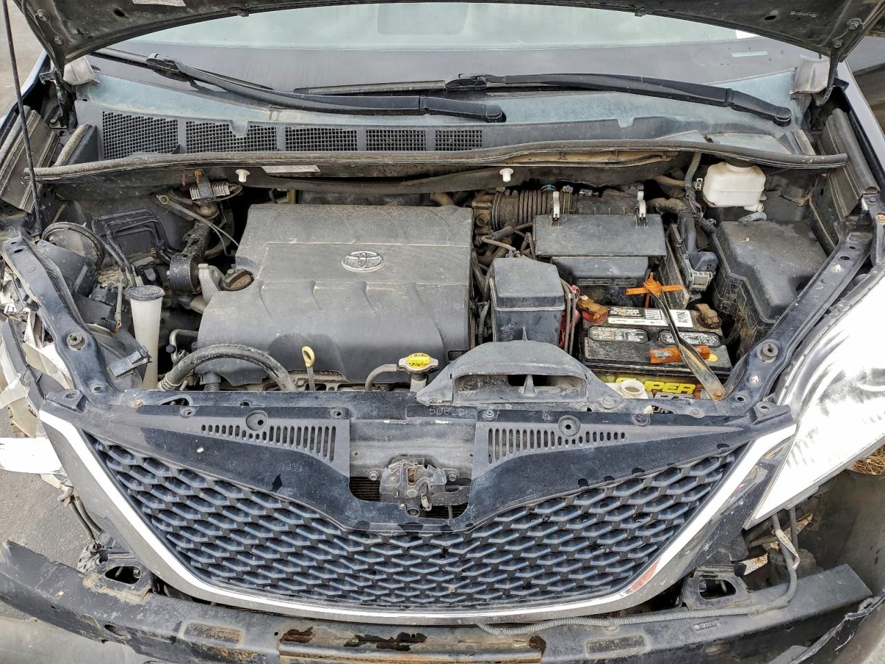 2014 TOYOTA SIENNA XLE photo 12