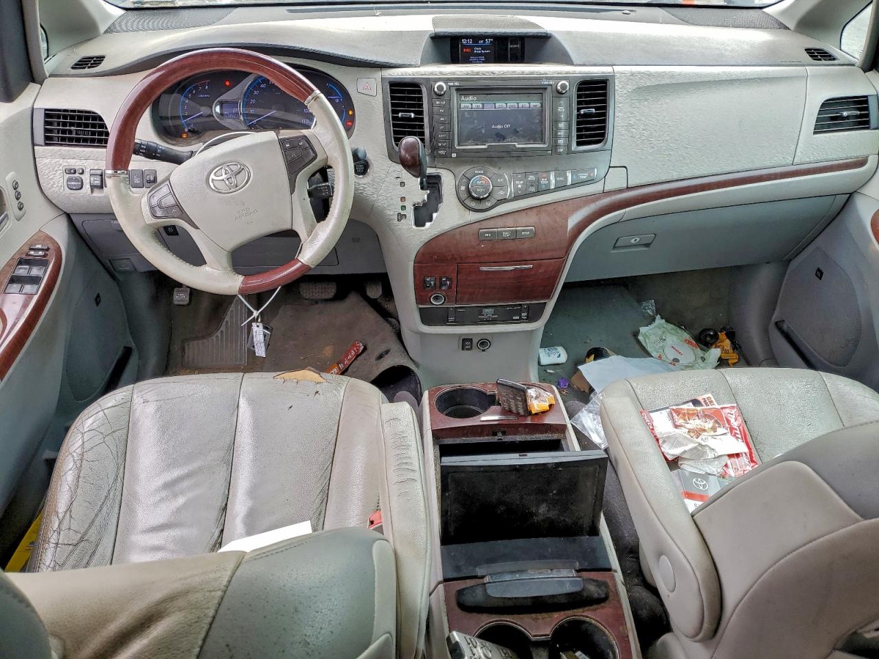 2014 TOYOTA SIENNA XLE photo 8