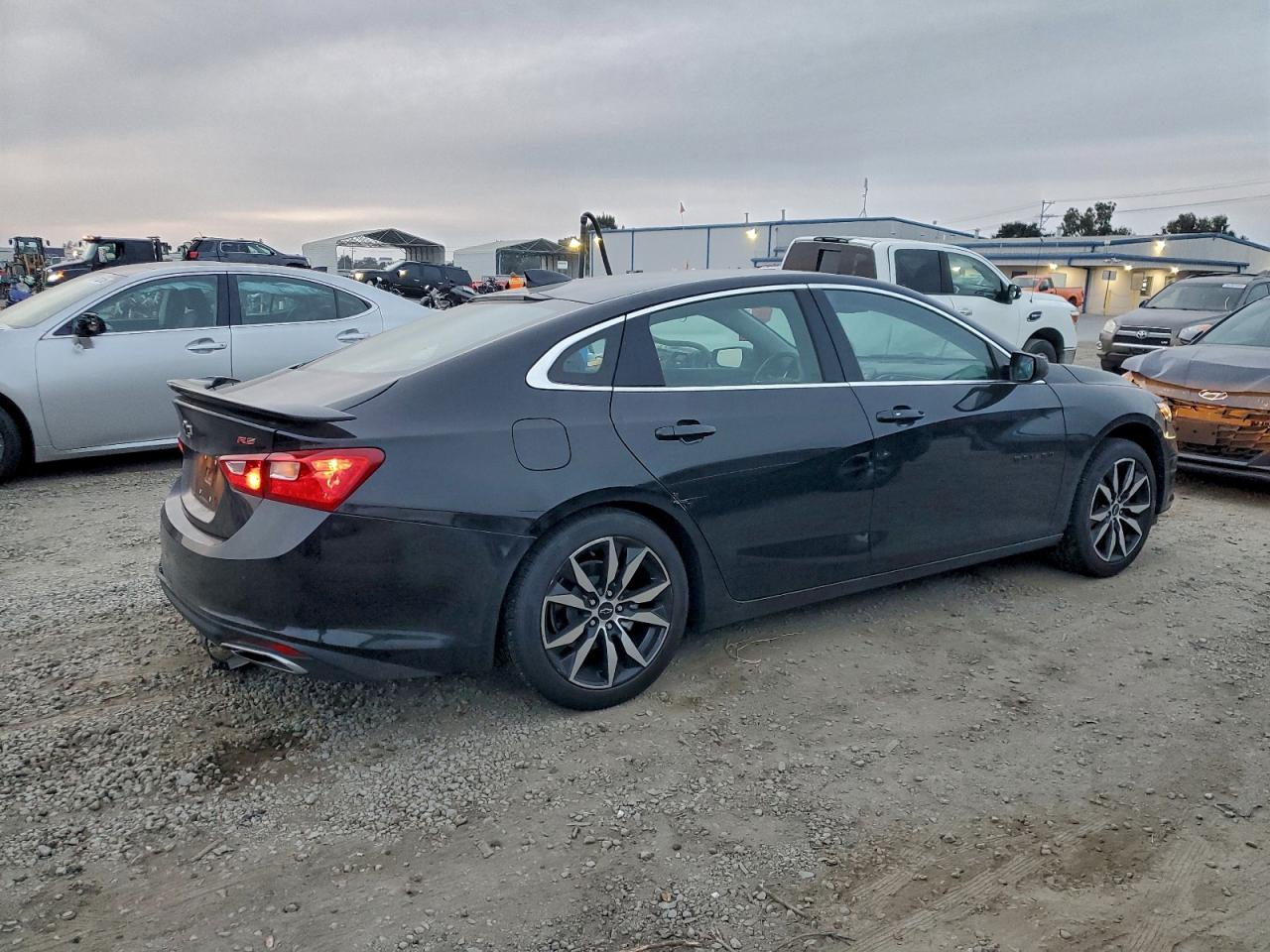 2023 CHEVROLET MALIBU RS photo 3