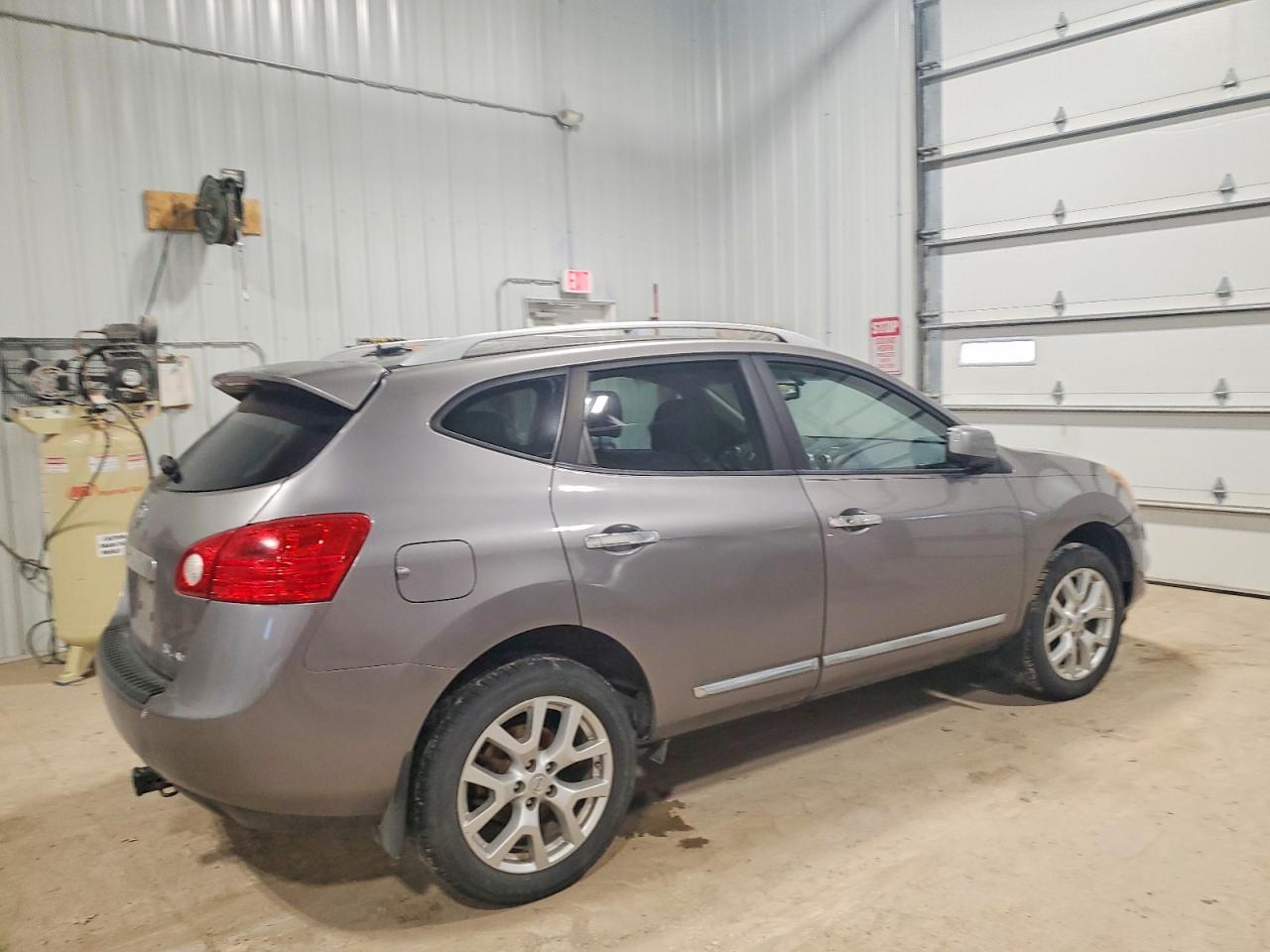 2013 NISSAN ROGUE S photo 5