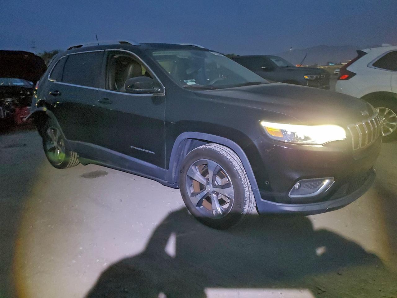 2019 JEEP CHEROKEE LIMITED photo 4