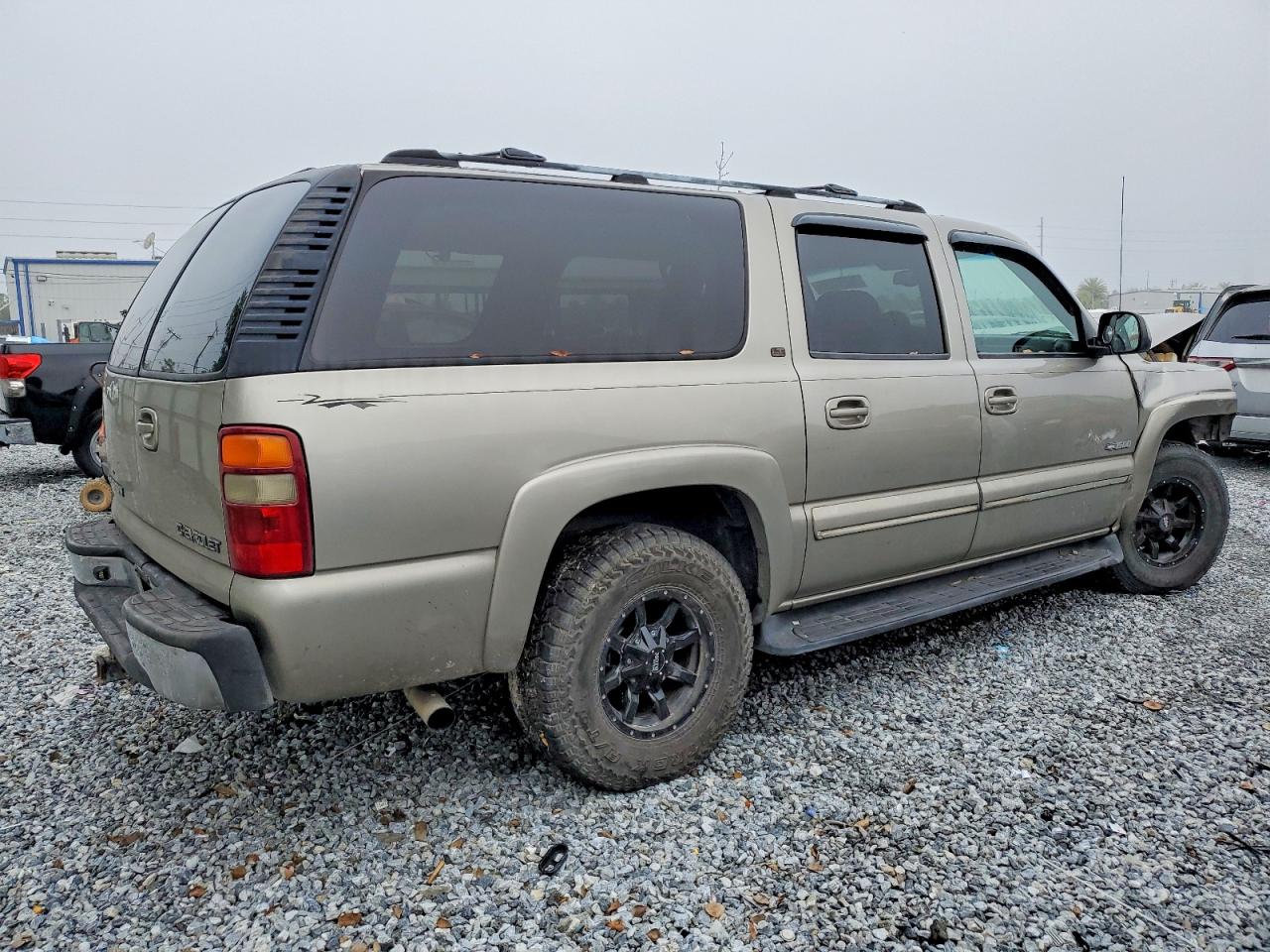 2000 CHEVROLET SUBURBAN C1500 photo 3