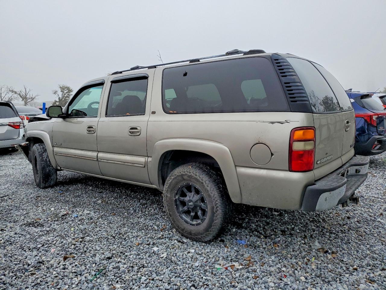 2000 CHEVROLET SUBURBAN C1500 photo 2