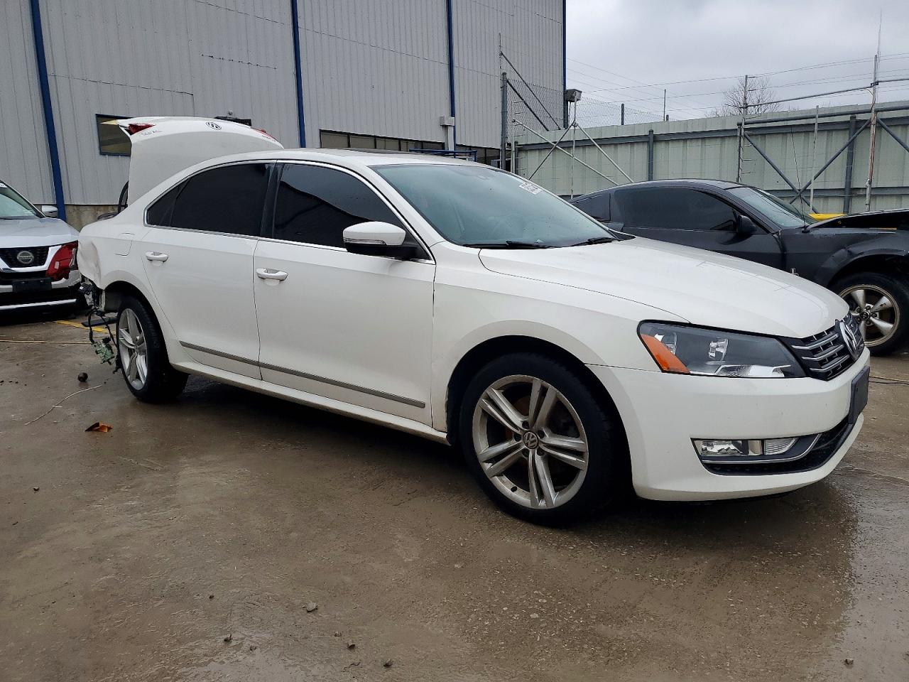 2014 VOLKSWAGEN PASSAT SEL photo 4