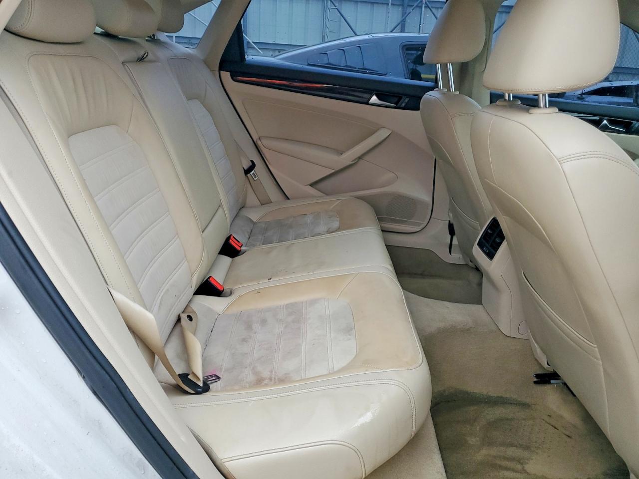 2014 VOLKSWAGEN PASSAT SEL photo 10