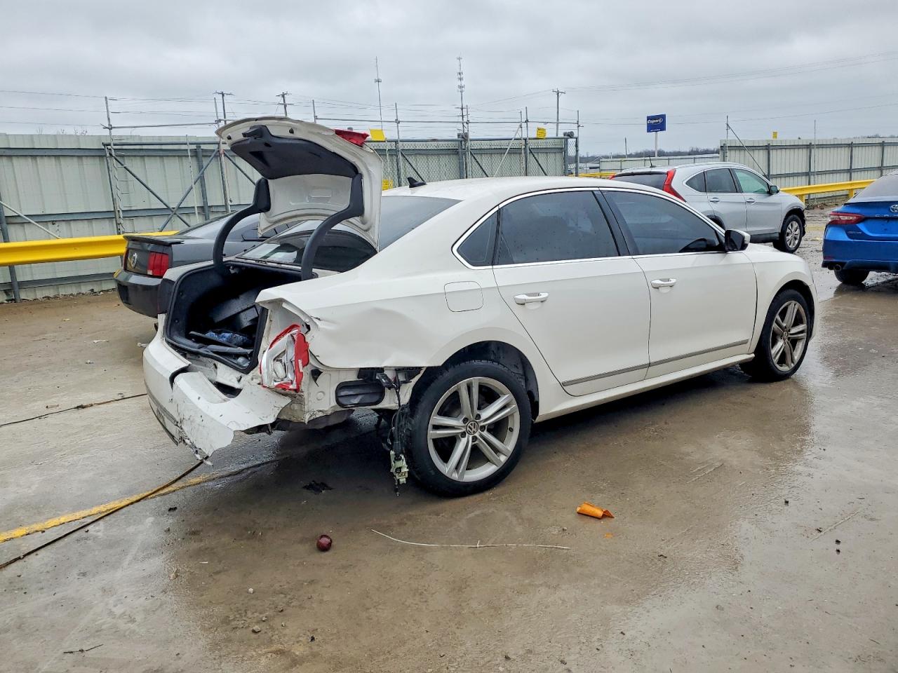2014 VOLKSWAGEN PASSAT SEL photo 3