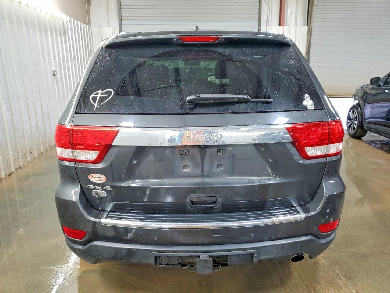 2011 JEEP GRAND CHEROKEE OVERLAND photo 6