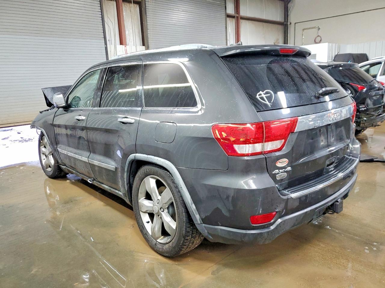 2011 JEEP GRAND CHEROKEE OVERLAND photo 2