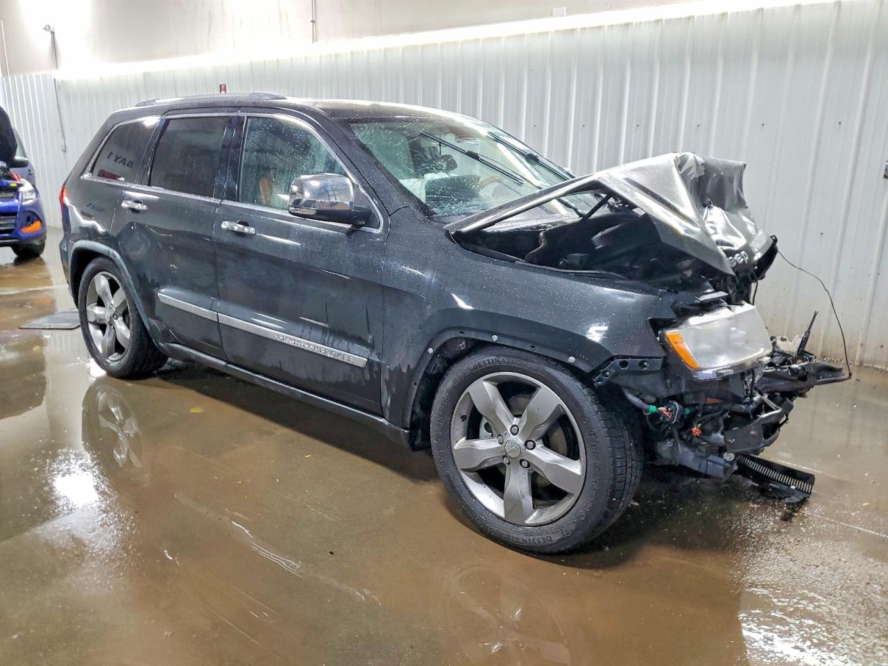 2011 JEEP GRAND CHEROKEE OVERLAND photo 4