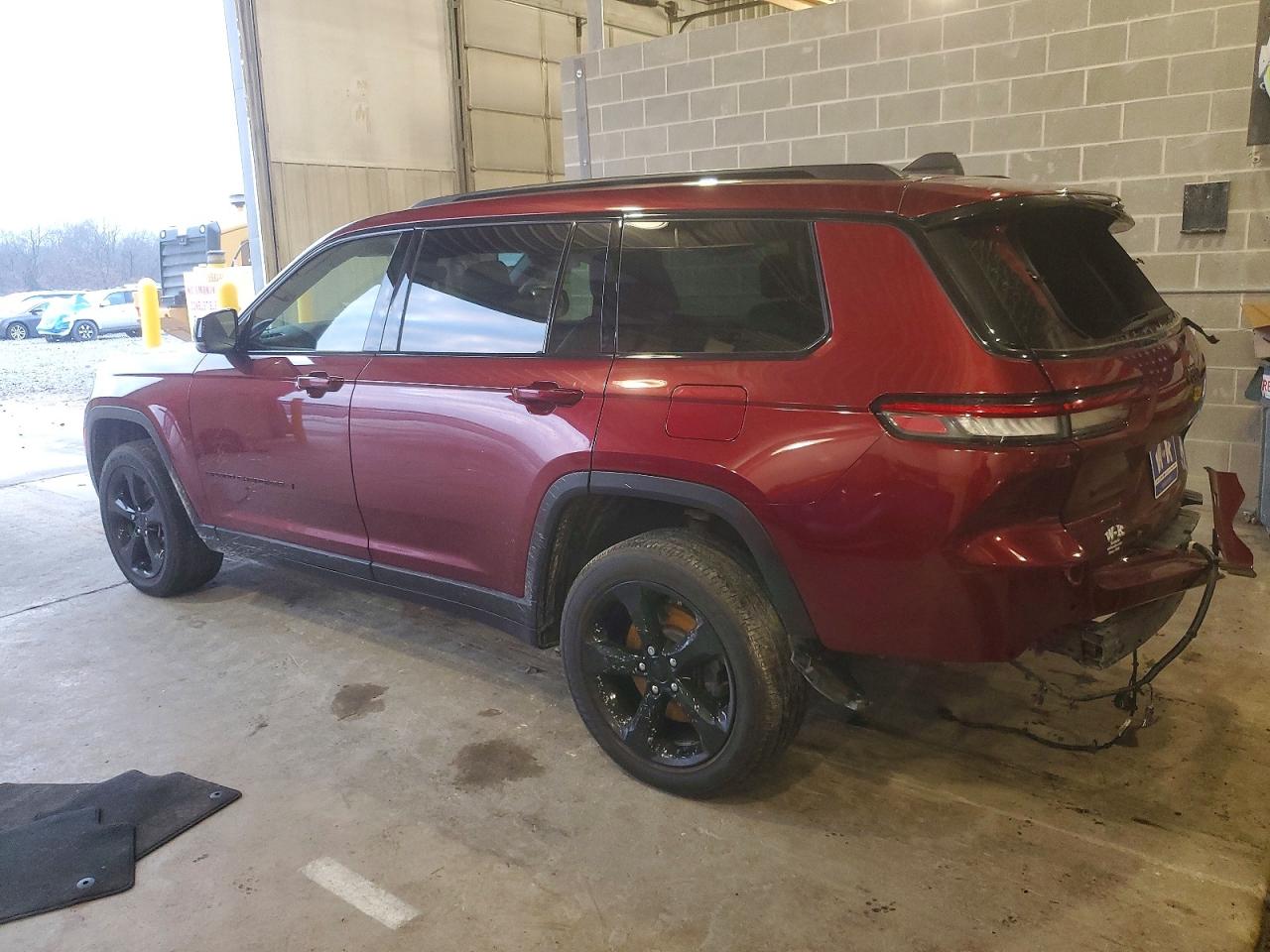 2023 JEEP GRAND CHEROKEE L LAREDO photo 2