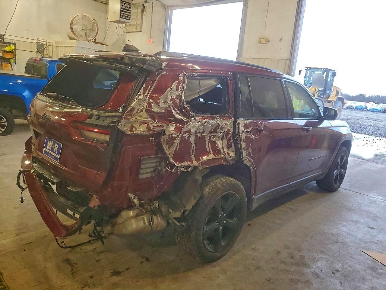 2023 JEEP GRAND CHEROKEE L LAREDO photo 3