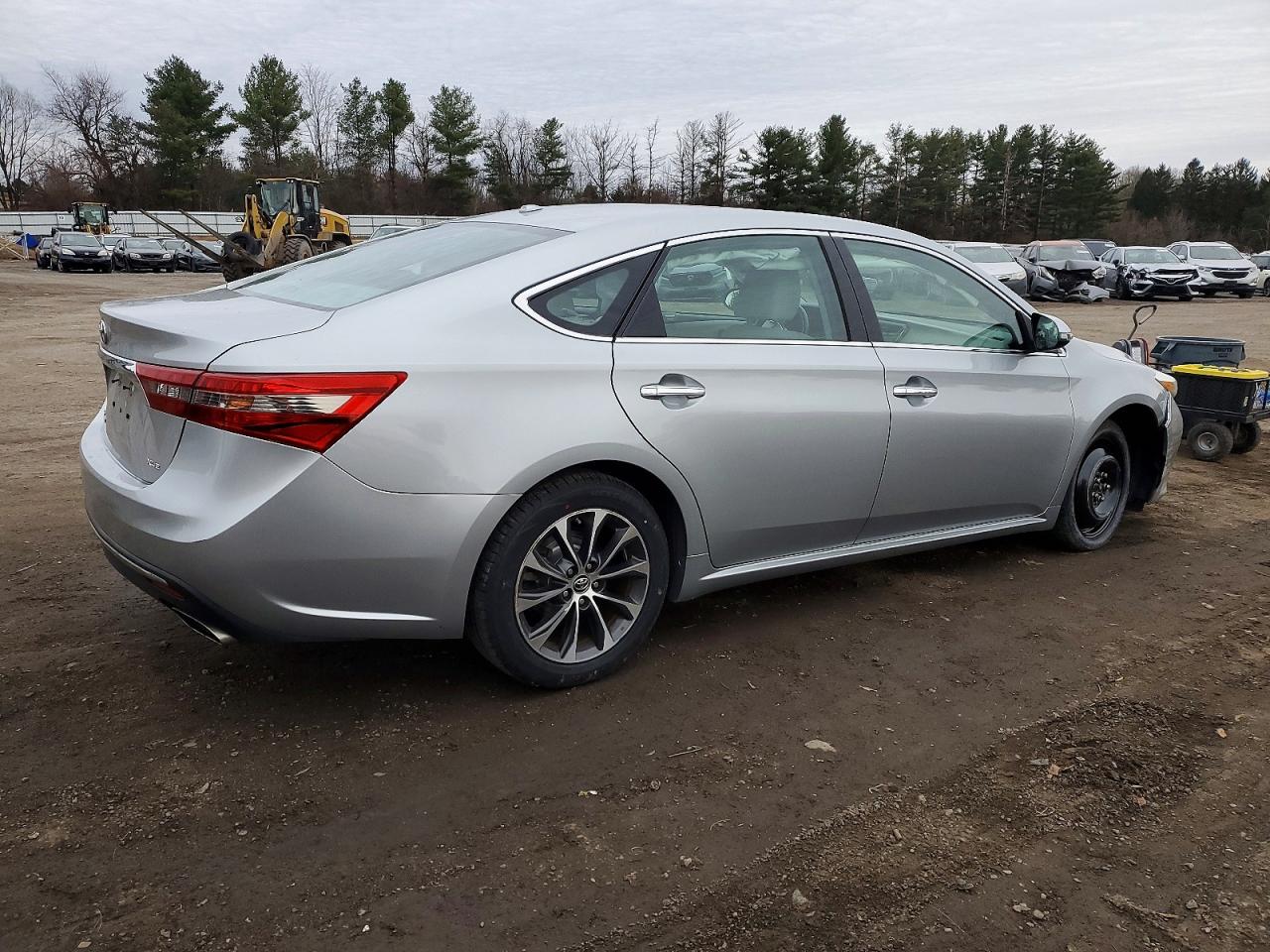 2016 TOYOTA AVALON XLE photo 3