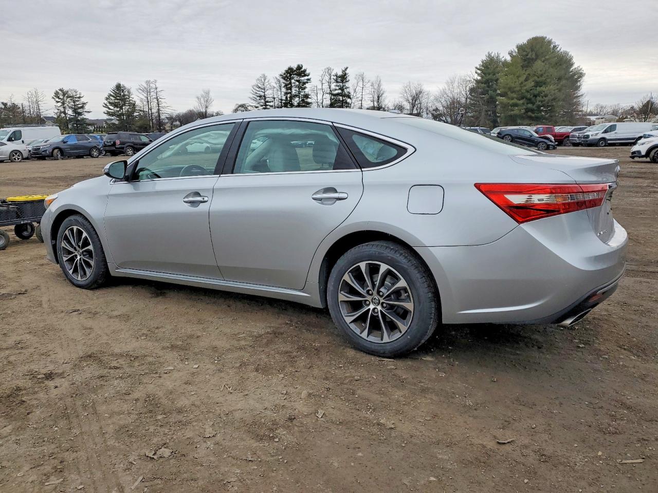 2016 TOYOTA AVALON XLE photo 2