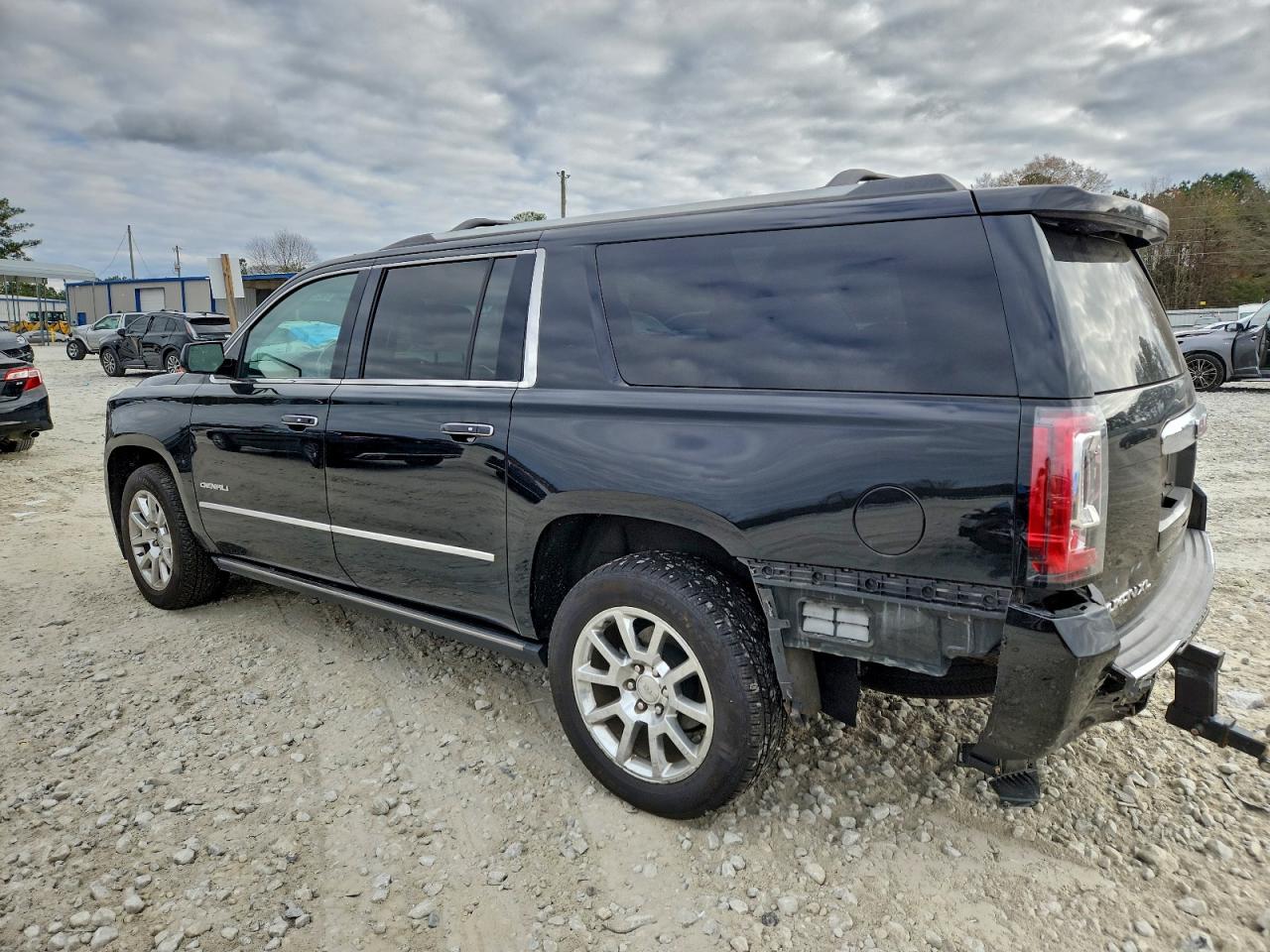 2015 GMC YUKON XL DENALI photo 2