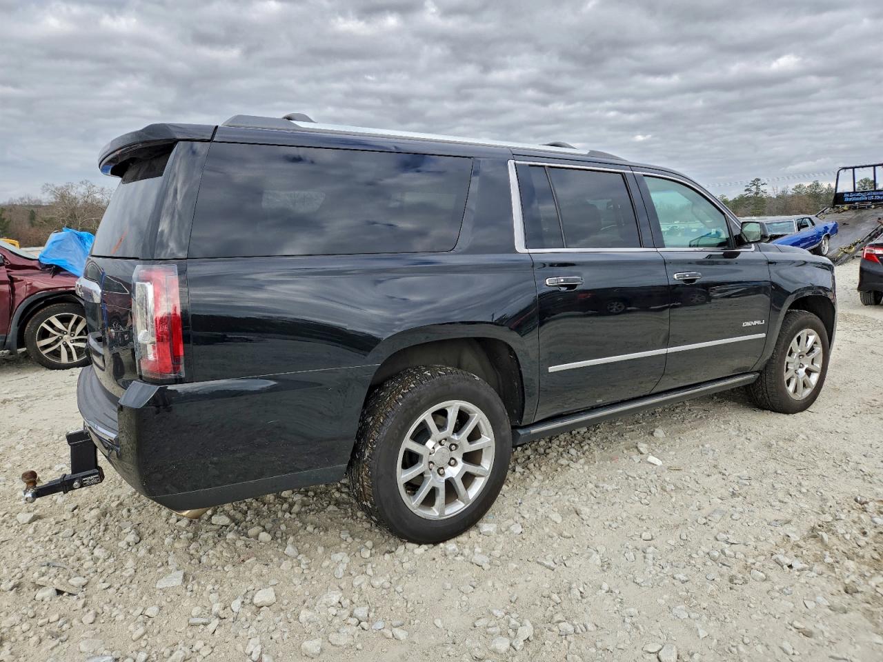 2015 GMC YUKON XL DENALI photo 3