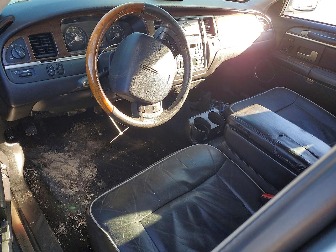 2006 LINCOLN TOWN CAR SIGNATURE LIMITED photo 8