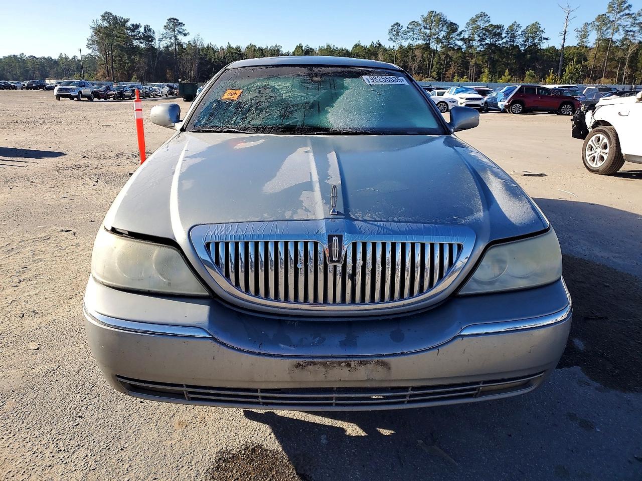 2006 LINCOLN TOWN CAR SIGNATURE LIMITED photo 5