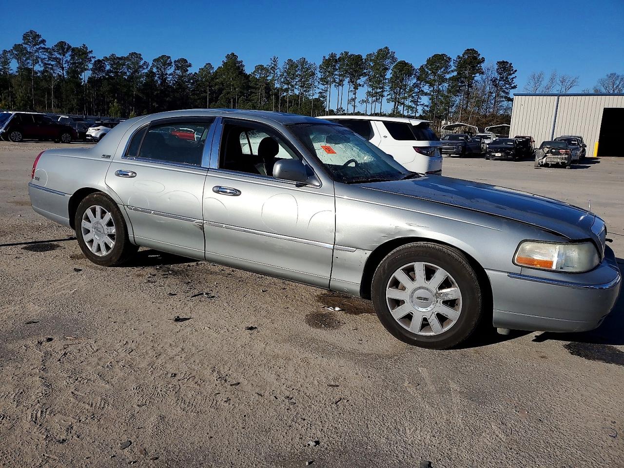 2006 LINCOLN TOWN CAR SIGNATURE LIMITED photo 4