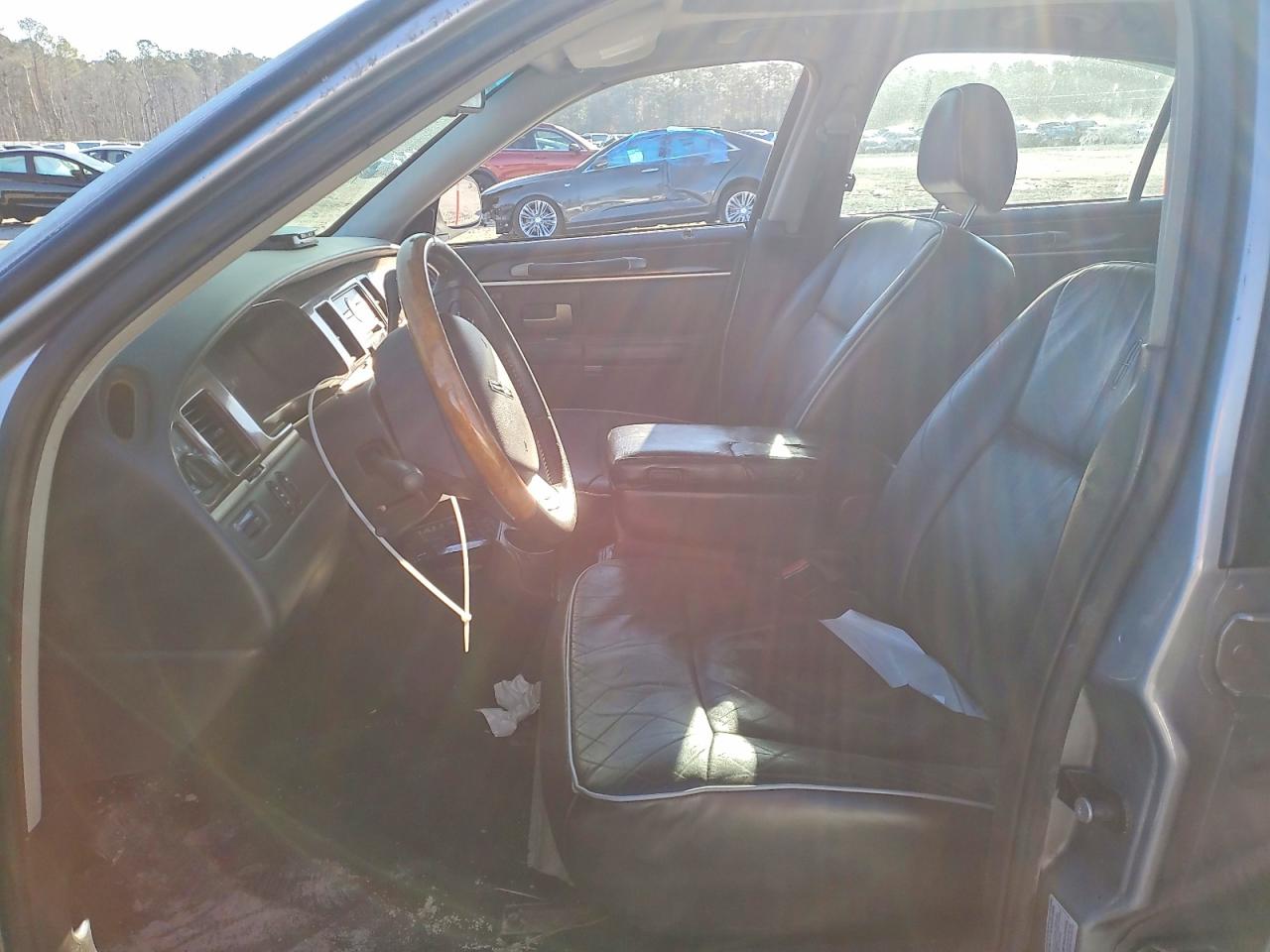 2006 LINCOLN TOWN CAR SIGNATURE LIMITED photo 7