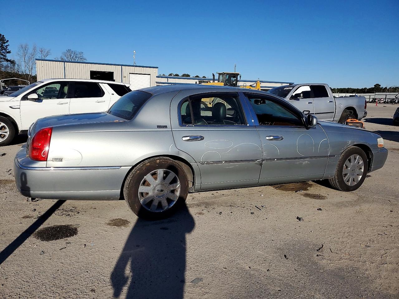 2006 LINCOLN TOWN CAR SIGNATURE LIMITED photo 3