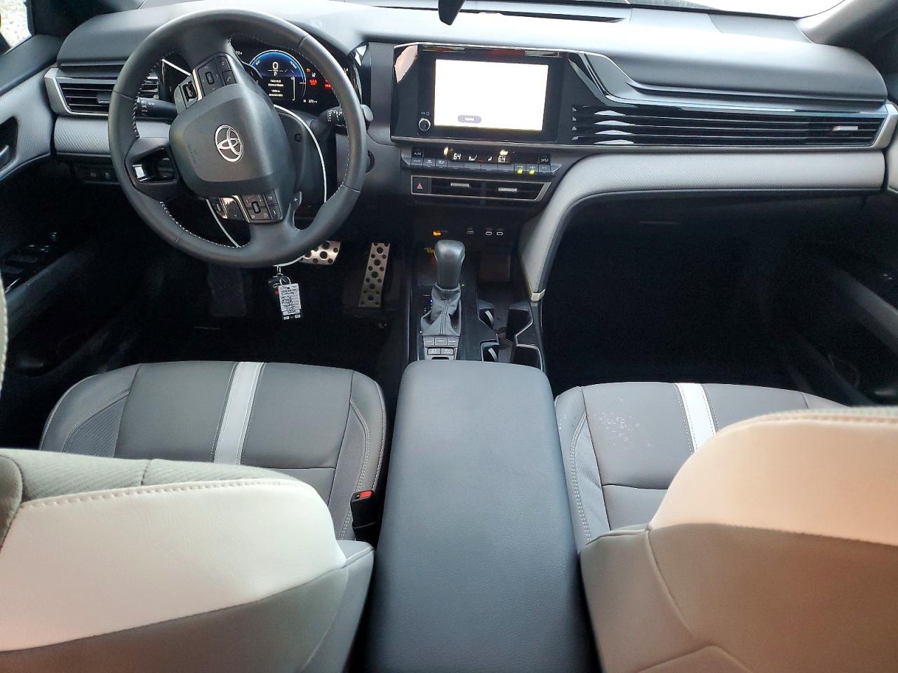 2025 TOYOTA CAMRY XSE photo 8