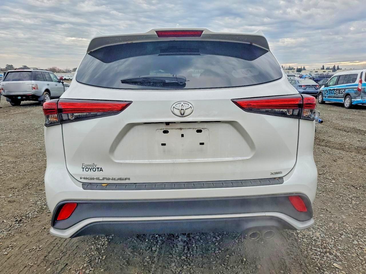 2023 TOYOTA HIGHLANDER L photo 6