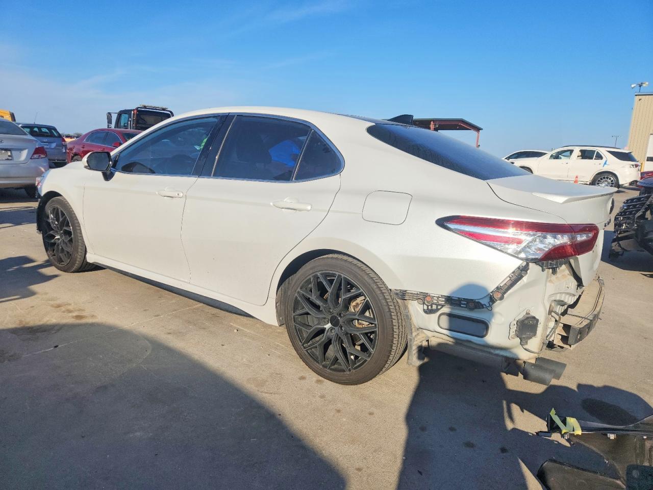 2020 TOYOTA CAMRY XSE photo 2
