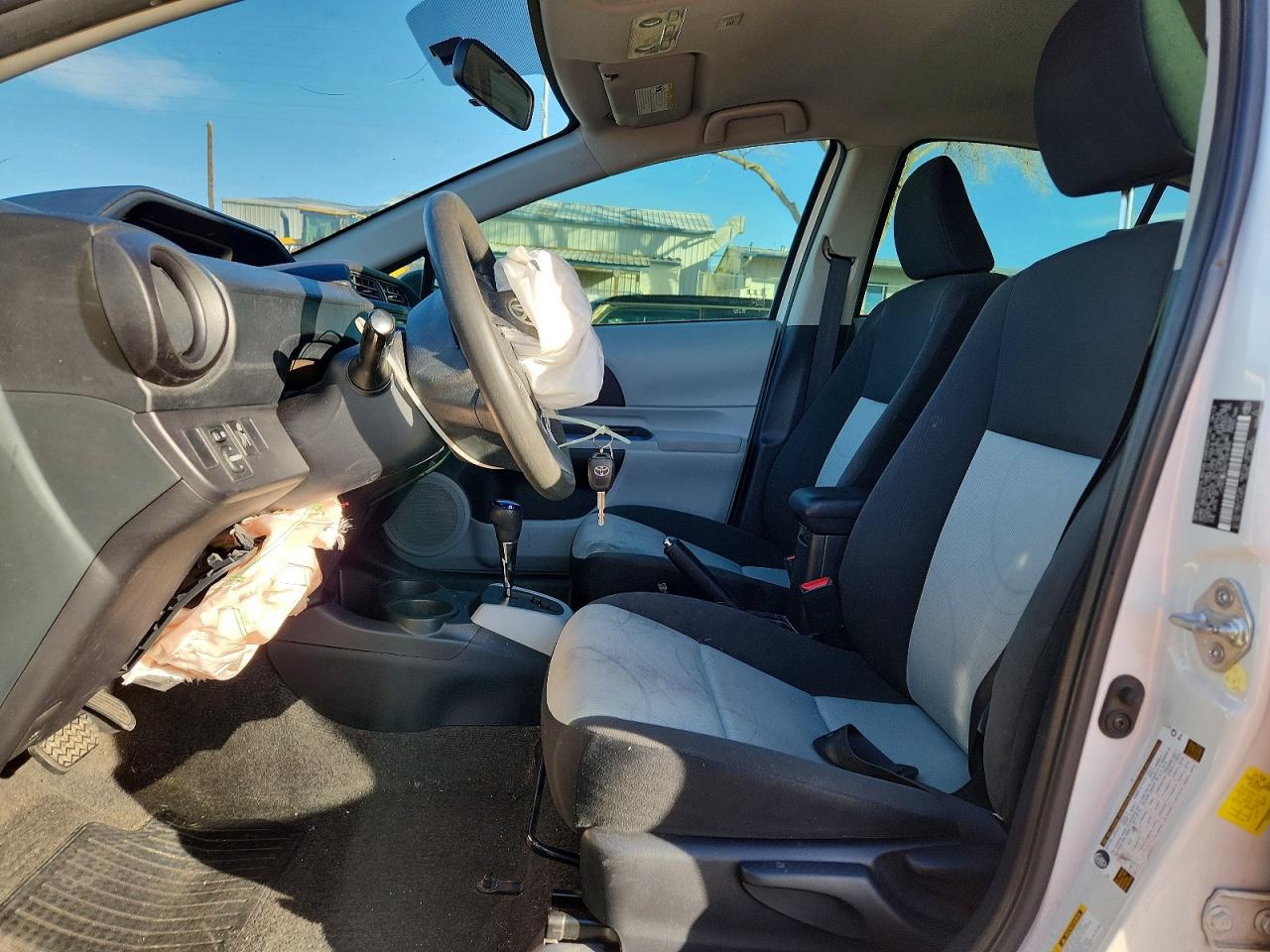2013 TOYOTA PRIUS C TWO photo 7