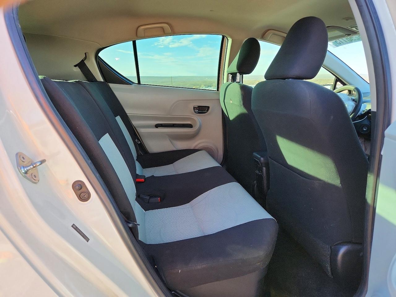 2013 TOYOTA PRIUS C TWO photo 10