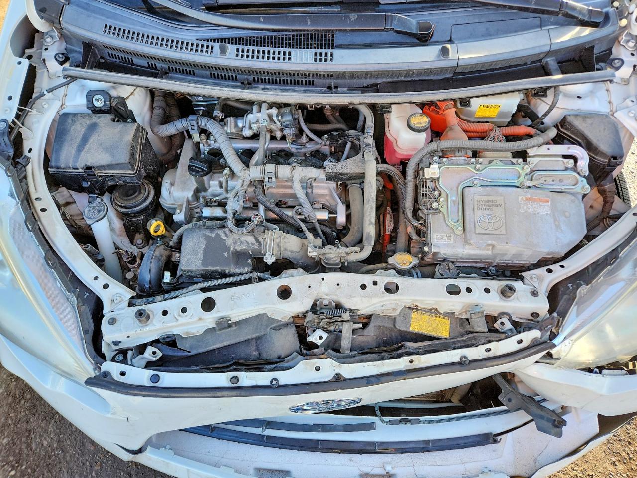 2013 TOYOTA PRIUS C TWO photo 11