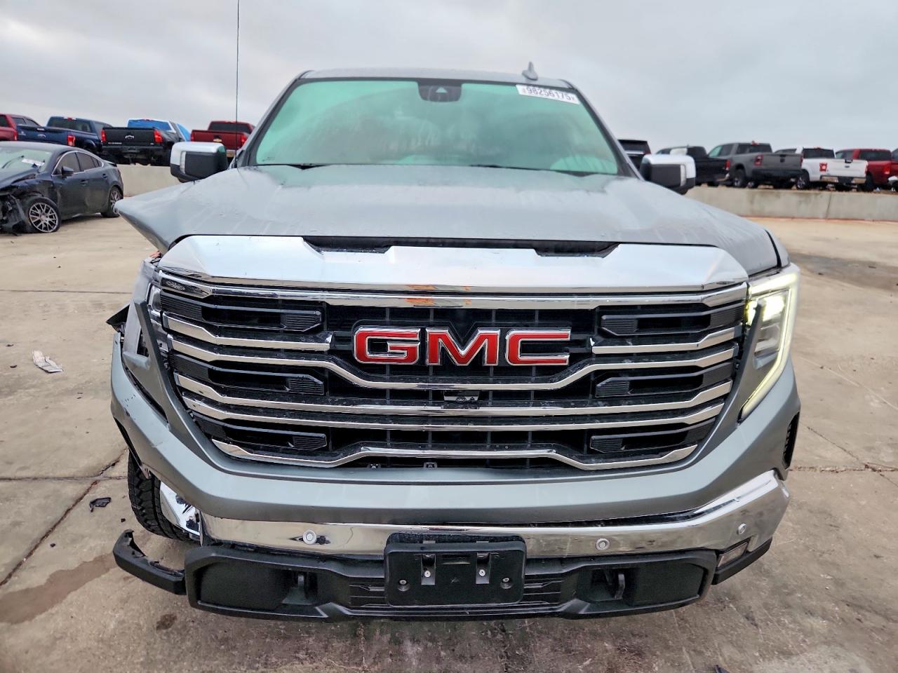 2025 GMC SIERRA K1500 SLT photo 13