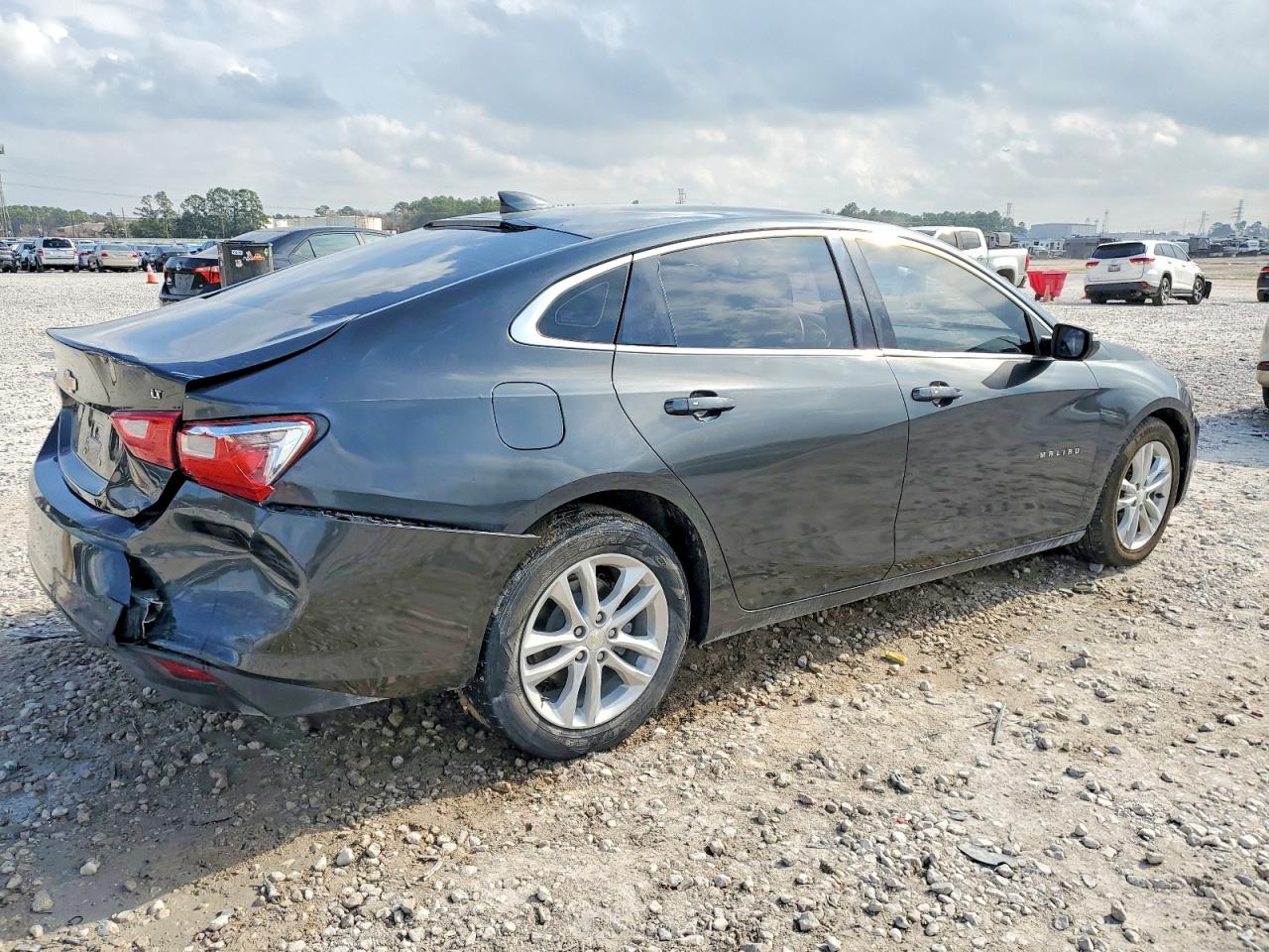 2018 CHEVROLET MALIBU LT photo 3