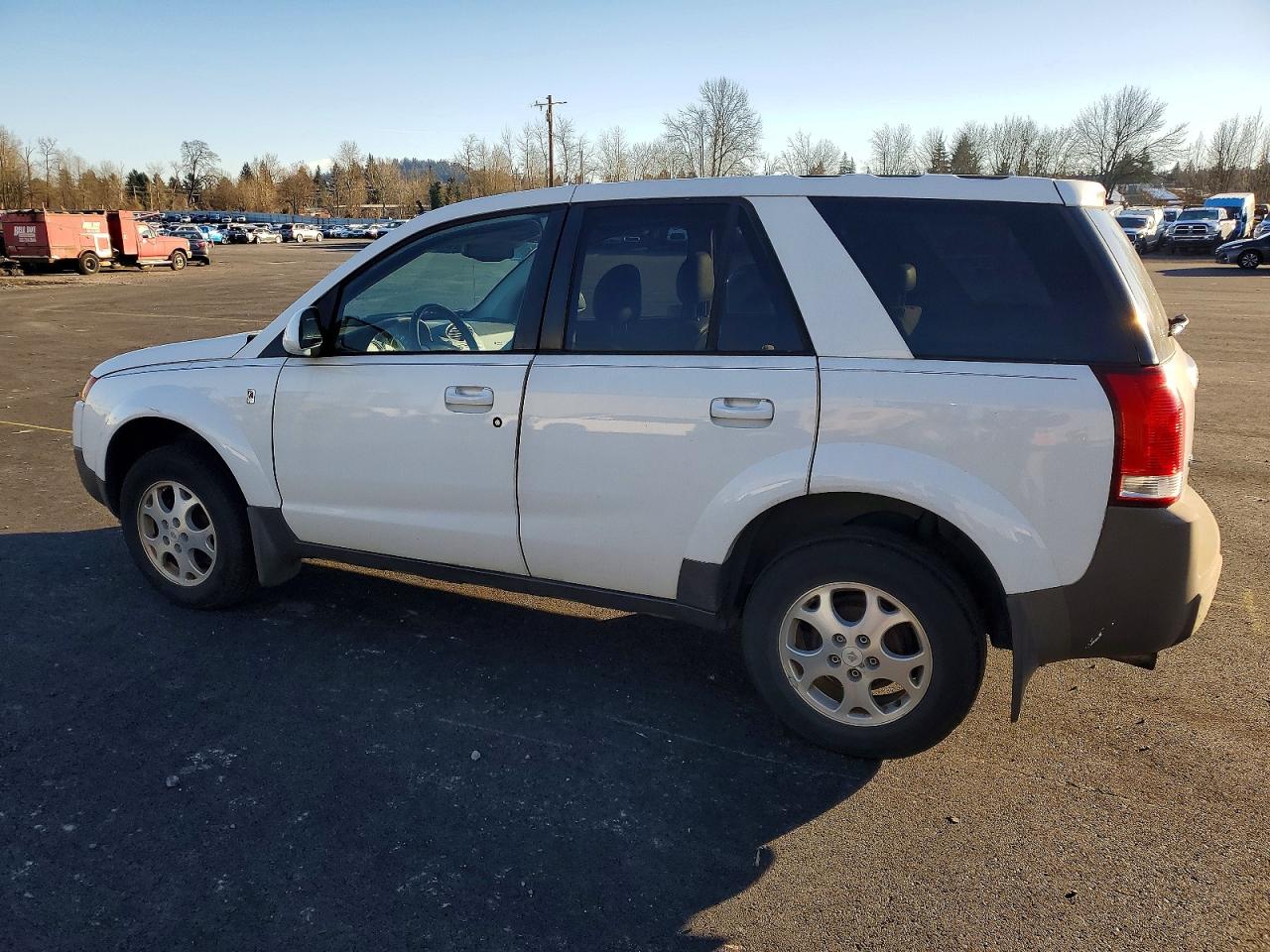 2005 SATURN VUE photo 2