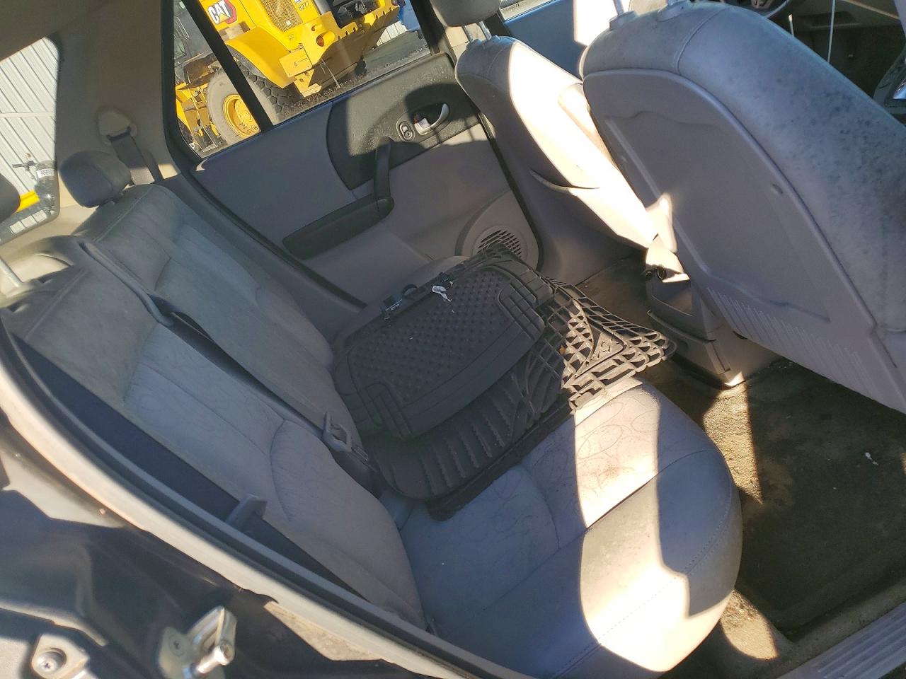 2005 SATURN VUE photo 10