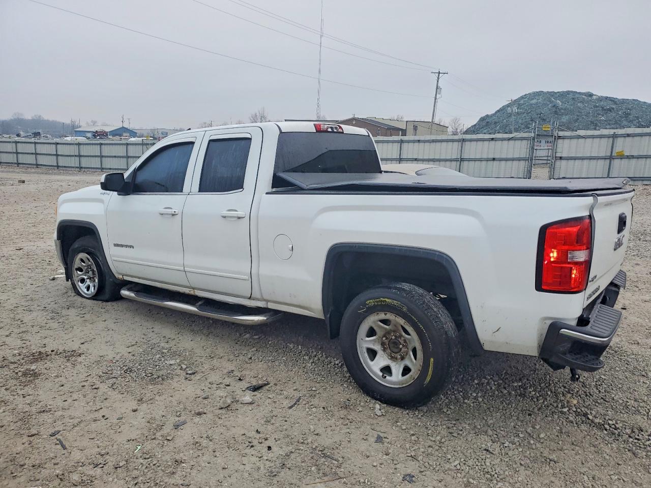 2014 GMC SIERRA K1500 SLE photo 2