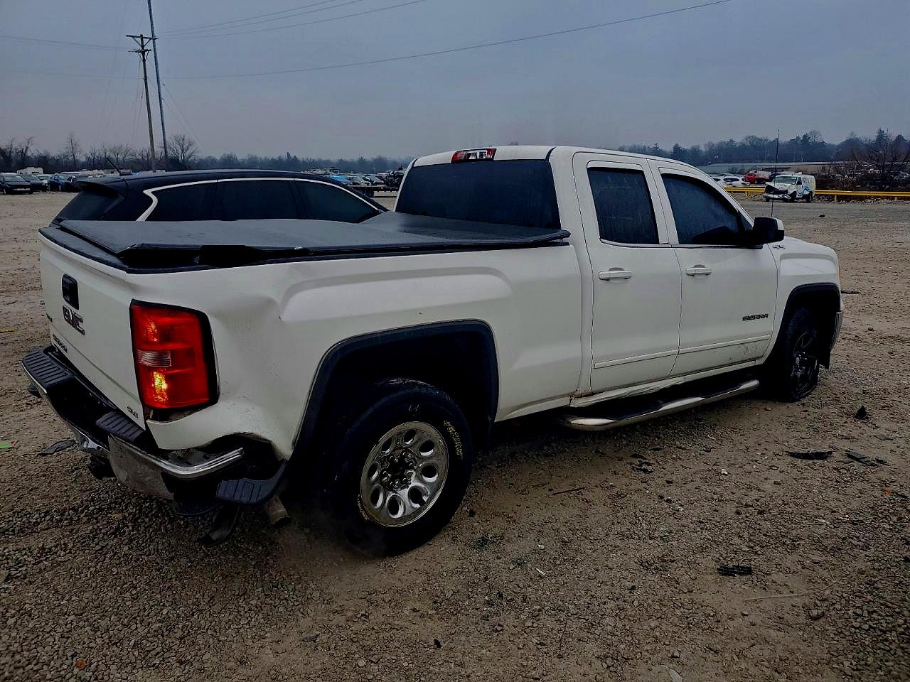 2014 GMC SIERRA K1500 SLE photo 3
