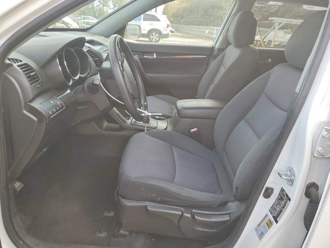 2013 KIA SORENTO LX photo 7