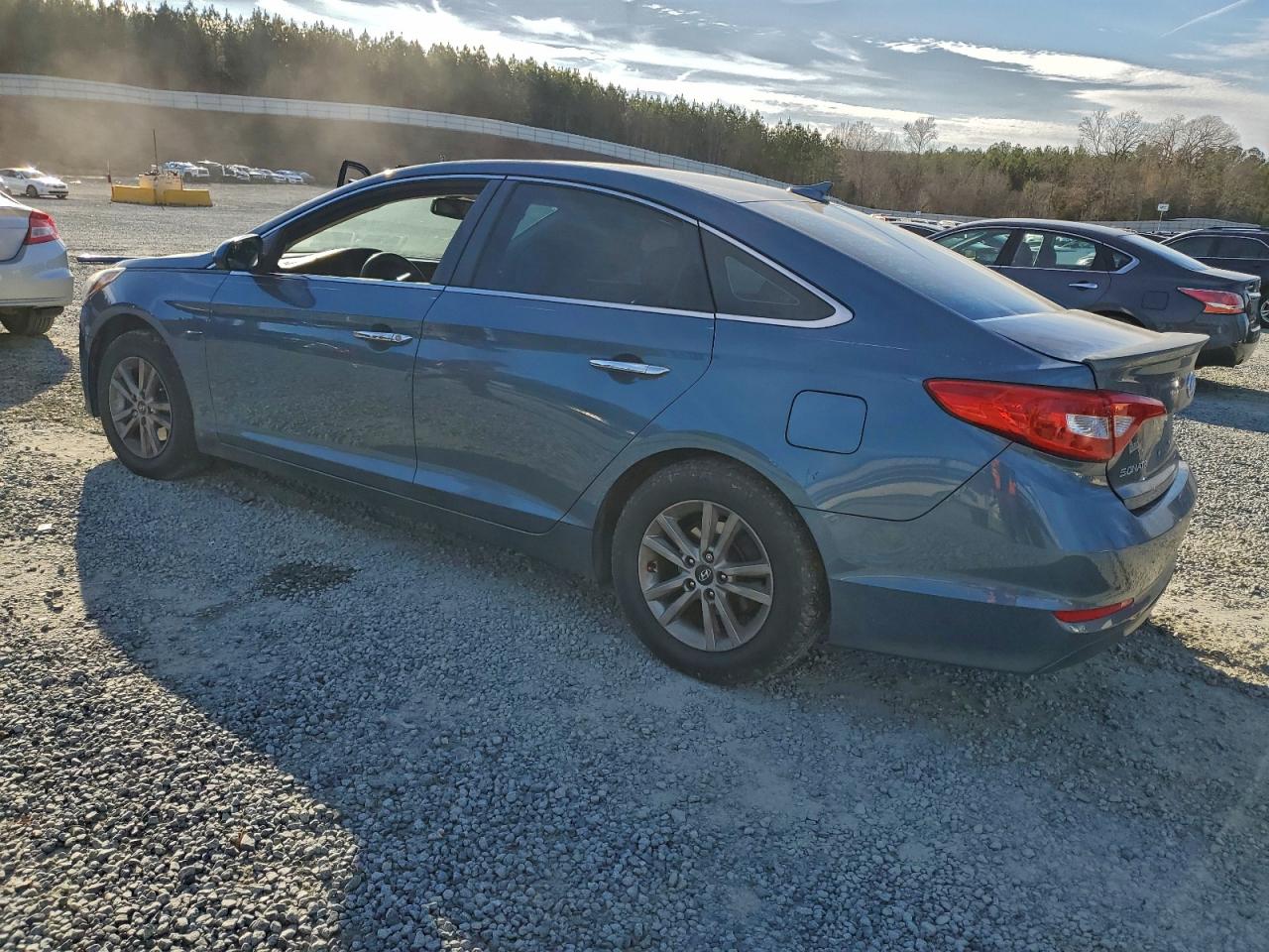 2015 HYUNDAI SONATA SE photo 3